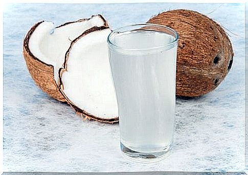 4 benefits of coconut water as a supplement to a healthy diet