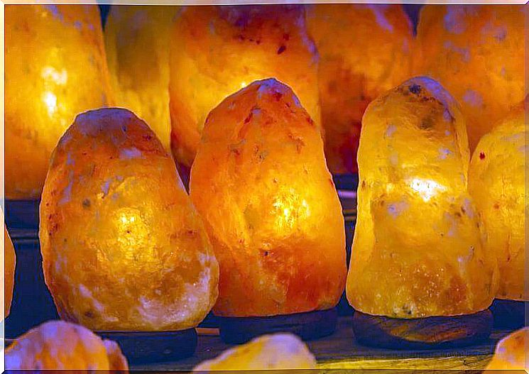 Activation of the metabolism by salt lamps