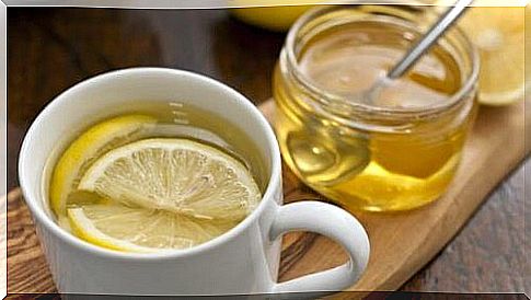 5 reasons to drink warm honey water