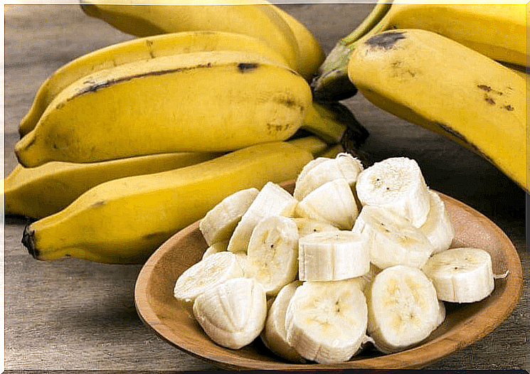 Bananas are one of the foods that will improve your mood!