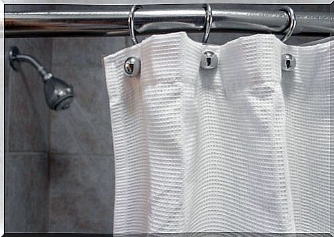 Cleaning and maintaining bathroom curtains: 5 tips