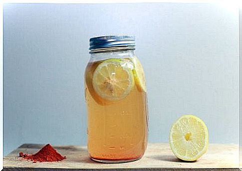 Drink with turmeric and lemon for weight loss