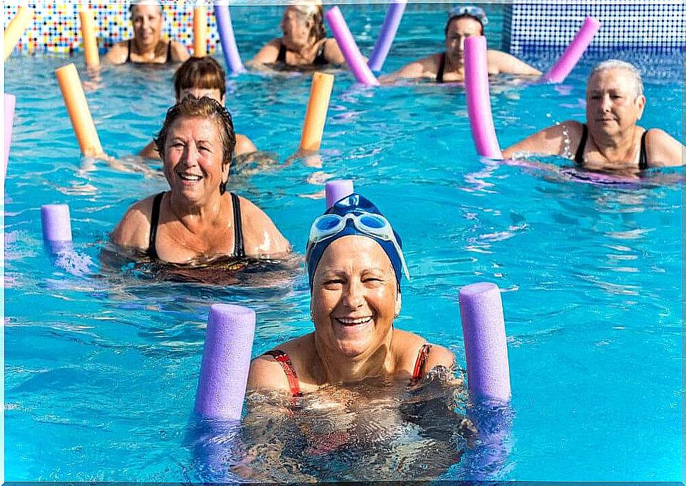 Exercises for seniors: aqua aerobics