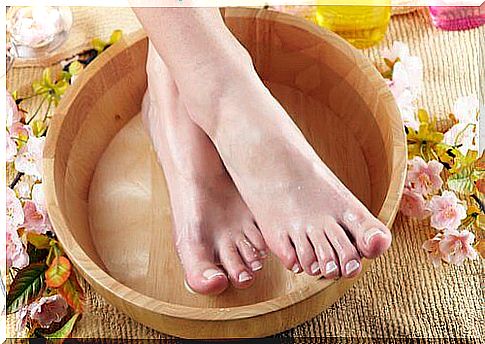 Fight corns with a foot bath