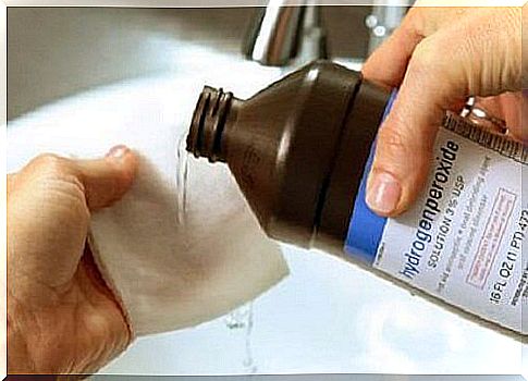 Hydrogen peroxide used to treat aphthae