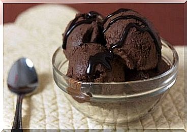 Homemade ice cream with chocolate