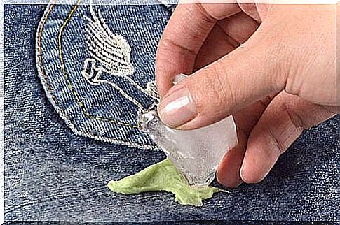 remove difficult stains and chewing gum