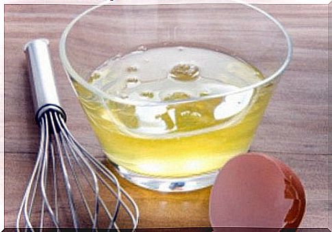 Tighten the skin with egg white