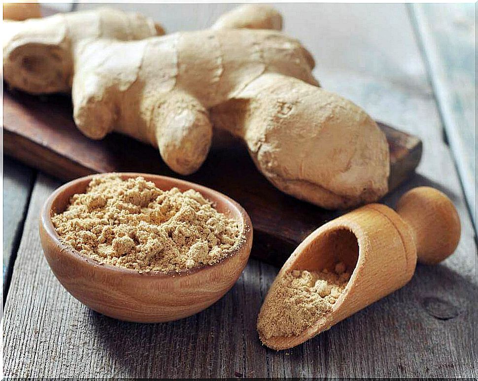 Ginger and some ginger powder in a small bowl.