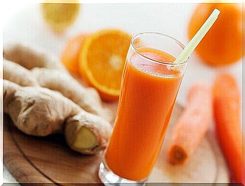 Making ginger carrot juice at home.